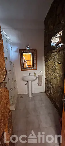 bodega interior bathroom 2 imagen por esta Independiente Villa en Puerto del Carmen