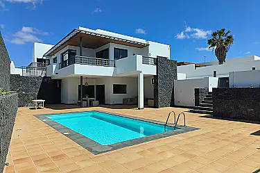 2290-02 image for this Detached Villa in Puerto Calero