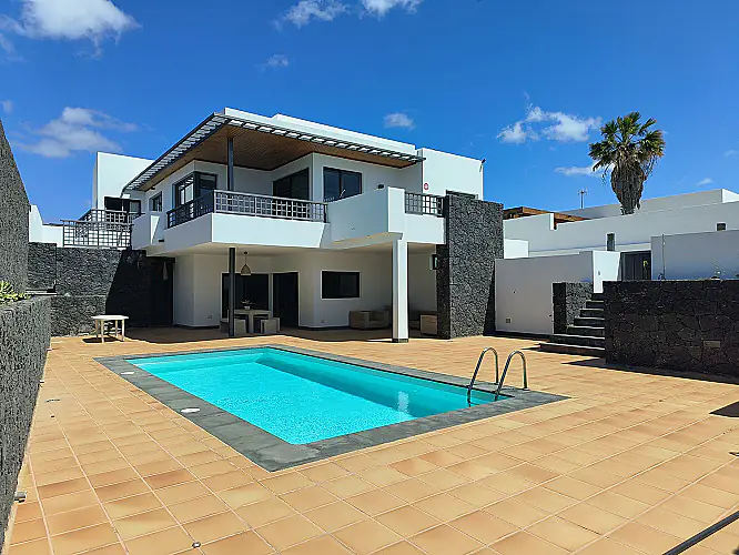 2290-02 image for this Detached Villa in Puerto Calero