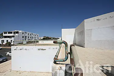 Costa Teguise - Edificio multifun 06 Foto für diese Immobilie Freistehend Gewerbe in Costa Teguise