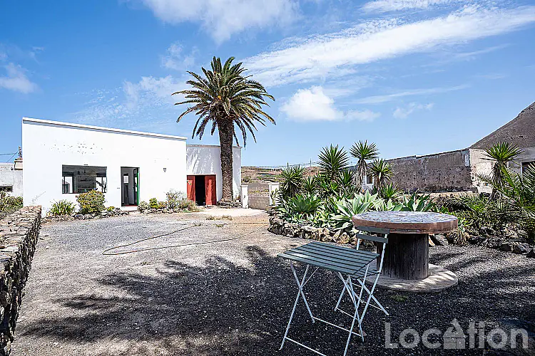 2275-00 image for this Semi-detached Country house in YE