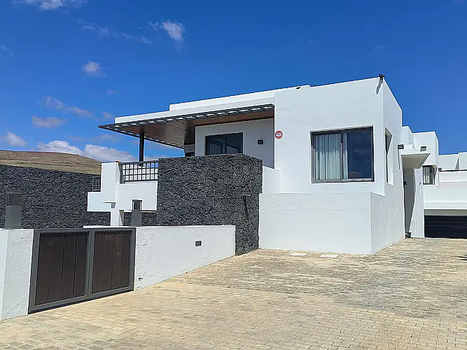 2290-03 image for this Detached Villa in Puerto Calero