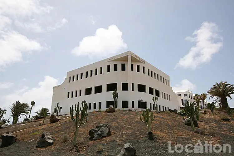 thumbnail image for this Detached Commercial in Costa Teguise