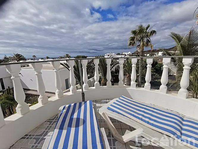 Sonnenliegen Balkon oben Foto für diese Immobilie Eckhaus Duplex in Charco de Palo