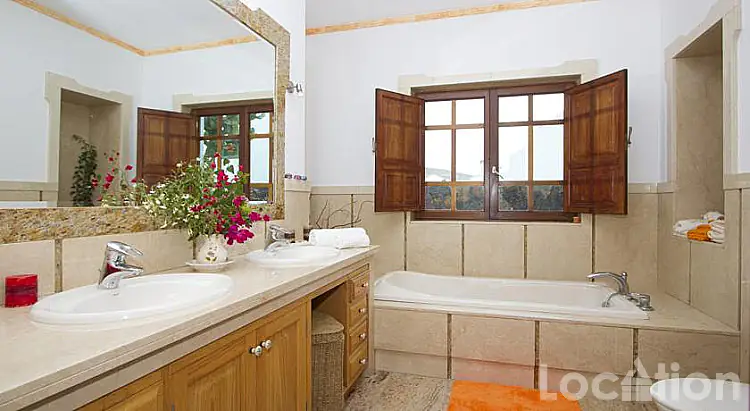 1350-21 image for this Detached Villa in Los Valles