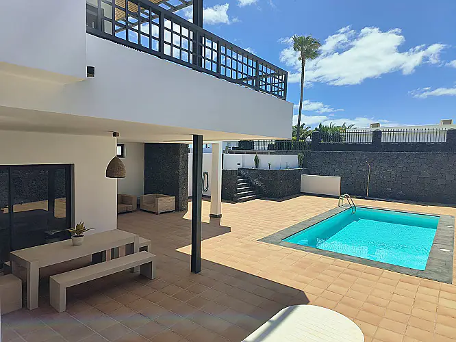 2290-40 image for this Detached Villa in Puerto Calero