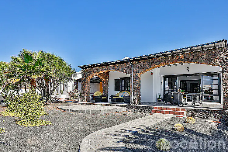 2042-00 image for this Detached Villa in Playa Blanca
