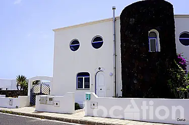 haus vorne imagen por esta Esquina Dúplex en Charco de Palo