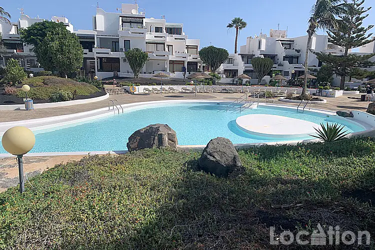 Los Molinos pool imagen por esta Ático Apartamento en Costa Teguise