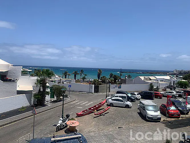2130-03a imagen por esta Esquina Comercial en Costa Teguise